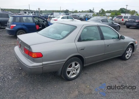 2000 Toyota Camry Ce z USA, uszkodzony, nr VIN 4T1BG22K5YU682209